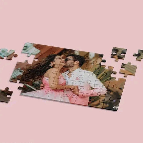 Jigsaw puzzle with a couple on a pink background